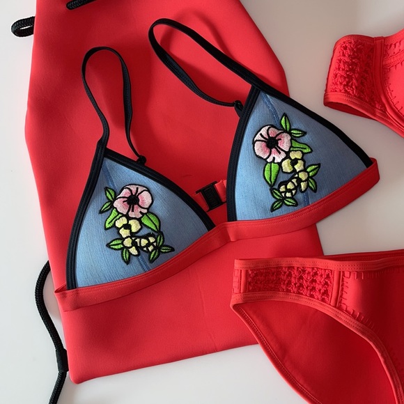 Triangl Coral Crochet Floral Bikini Set with Swim Bag - Size Small  + Medium - Picture 3 of 9